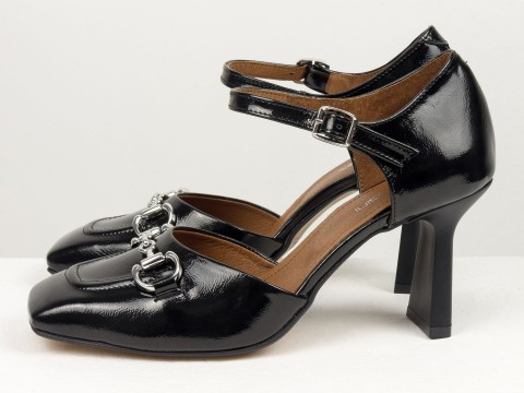 Дизайнерские черные лаковые  босоножки на стильном каблуке из натуральной итальянской кожи с серебряной фурнитурой, С-2211-22